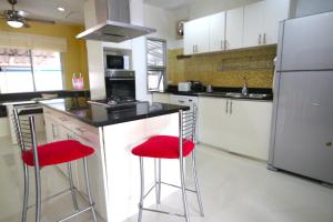 2 bedroom Semi-Detached Holiday Home with Pool near Kamala Beach