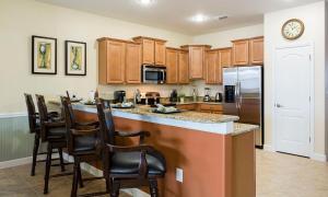Quiet 8 Bdrm Villa with Spa in Champions Gate
