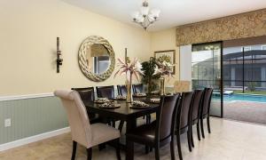 Quiet 8 Bdrm Villa with Spa in Champions Gate