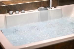 Appartements L-Ame Etoilee - Love Room avec Balneo & Sauna : photos des chambres