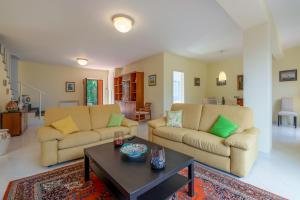 The House of Annie with magnificent garden