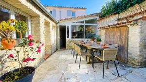 Villas Maison de village familiale avec sa cour lumineuse : photos des chambres