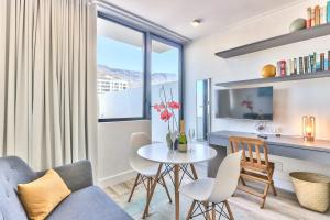 Mountain Views Studio In an Artistic Neighborhood