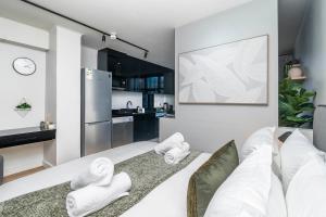Stylish Studio in The Tokyo Rooftop Pool & Braai