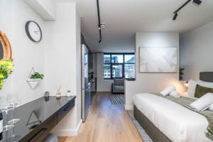 Stylish Studio in The Tokyo Rooftop Pool & Braai