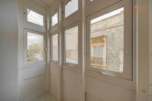 Stylish 1BR Apt with sofabed & backyard, Attard by 360 Estates