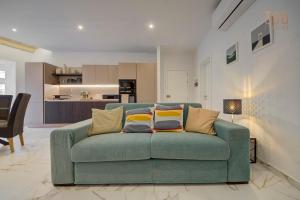 Stylish 1BR Apt with sofabed & backyard, Attard by 360 Estates