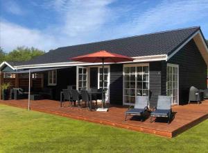 New Modern Holiday Home Near The Beach And City