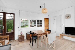 Cosy Beach House Close To The Sea