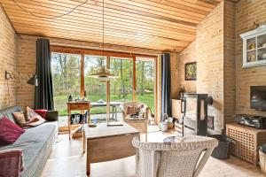 Lovely Summer Villa In Natural Surroundings