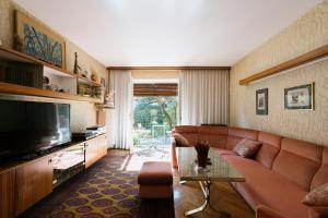 Ljubljana C17 4-Bedroom Private Row House with Garden and Parking