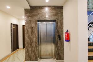 Hotel Leaf 9 INN, Cyber City near Ambience Mall