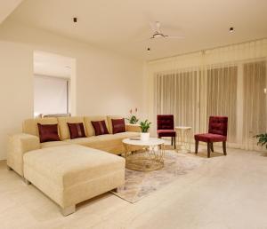 Golf View Home by StayJade Lawn Luxury 4BHK