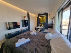 MaXelA Penthouse by Holiday World