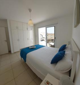 Nissi Retreat - Walk to Nissi beach!