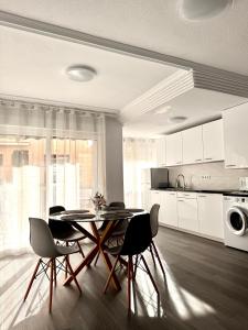 Apartment Dinamarca with 2 bedrooms, 50 mts from the beach