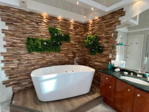 B&B / Chambres d'hotes Le Clos du Roc : Suite Trianon