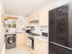 Brockley Victorian apartment train links London - Pass the Keys