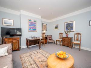 Brockley Victorian apartment train links London - Pass the Keys