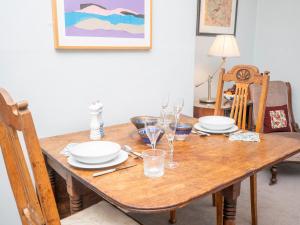 Brockley Victorian apartment train links London - Pass the Keys