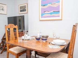 Brockley Victorian apartment train links London - Pass the Keys