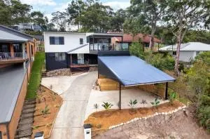 Mirrabooka Magic - Luxury By The Lake - Pet Friendly - Eraring