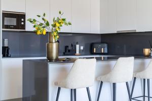 Luxury 2BD Flat - Pools - Parking - Spa - Gym