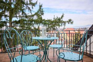 Uptown Palace Penthouse 2BR with Terrace by Irundo