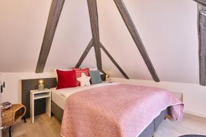 Uptown Palace Penthouse 2BR with Terrace by Irundo