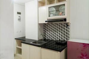 Modern Look and Comfortable Studio Barsa City Apartment By Travelio