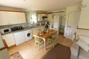 Badgers Den, a beautiful log cabin in a secluded valley close to the beach