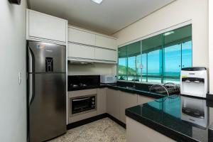Praia de Fora 101 – Lindo Apartamento com Vista Panorâmica para o Mar na Praia de Quatro Ilhas.