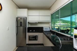 Praia de Fora 101 – Lindo Apartamento com Vista Panorâmica para o Mar na Praia de Quatro Ilhas.