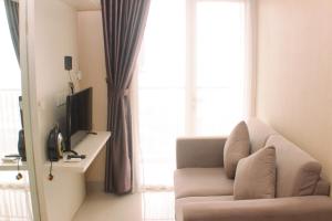 Cozy and Comfort Living 1BR at Oasis Cikarang Apartment By Travelio