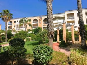 HYEGUY Appartement pour 3 personnes en rez de jardin avec piscine commune à Giens