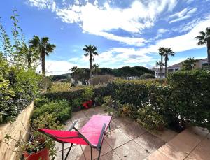 HYEGUY Appartement pour 3 personnes en rez de jardin avec piscine commune à Giens