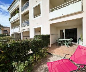 HYEGUY Appartement pour 3 personnes en rez de jardin avec piscine commune à Giens