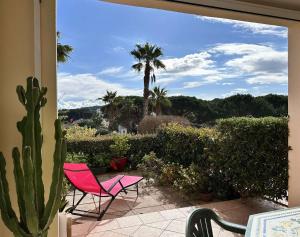 HYEGUY Appartement pour 3 personnes en rez de jardin avec piscine commune à Giens