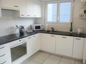 Camelia by Fewotessin