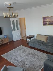 KADIKOY merkezi konumda