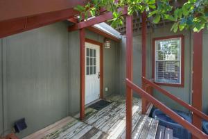 Swing On Inn- Suite Thyme