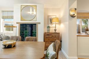 Coronation Cottage - With Woodfired Hot Tub