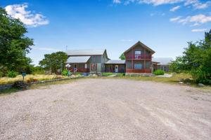 Swing On Inn- Honeycomb Hideaway Suite