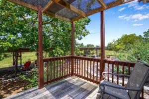 Swing On Inn- Honeycomb Hideaway Suite