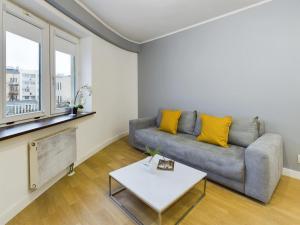 Modern and Comfortable Studios with Smart TVs near PGE by Noclegi Renters