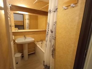 Appartements Charmant T2 proche pistes avec parking et balcon - FR-1-787-79 : photos des chambres