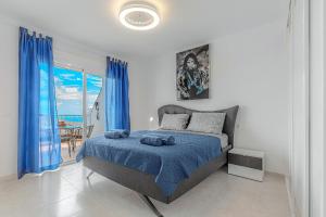 Blue apartment with One bedroom, WiFi and amazing view