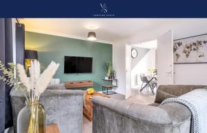 Stylish & Convenient 3 Bedroom House - Perfect for Contractors and Leisure Guests - Sleeps up to 5 - 4-star hotels in Peterborough