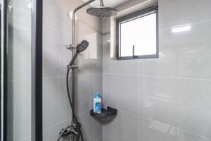 Lush, city views, serene 1bed Nairobi Highrise