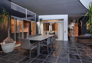 Luxury home walking distance to Blouberg beach